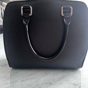 Louis Vuitton Epi Pont Neuf Purse